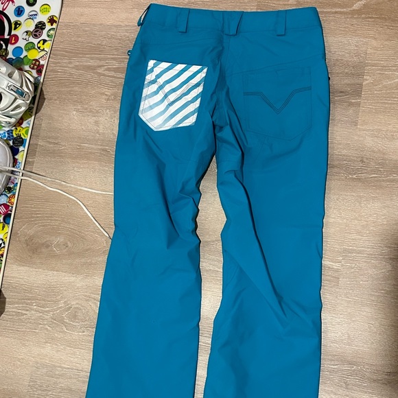 Women’s Volcom Snowpant - Picture 3 of 5